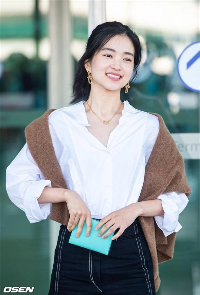 Dàn mỹ nhân Hàn gây bão sân bay: Jisoo lấn át Hoa hậu Hàn đẹp nhất thế giới, diễn viên vô danh gây chú ý vì quá xinh - Ảnh 10.
