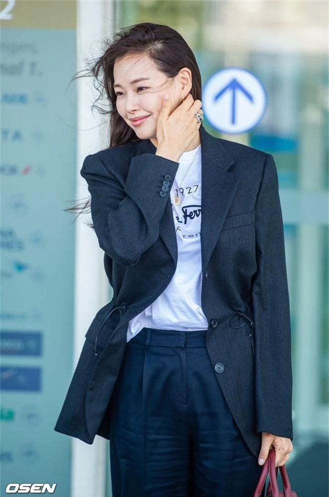 Dàn mỹ nhân Hàn gây bão sân bay: Jisoo lấn át Hoa hậu Hàn đẹp nhất thế giới, diễn viên vô danh gây chú ý vì quá xinh - Ảnh 7.