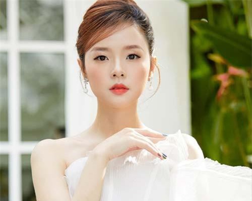 Midu đẹp tựa nữ thần nhưng lại bị nói "giống Sam và người đẹp Thái Baifern"