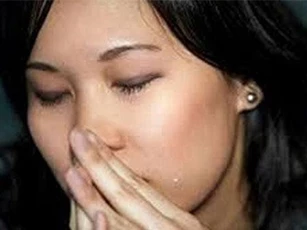 Chồng có mùi hôi không thể chịu nổi, vợ nhất quyết đòi ly hôn