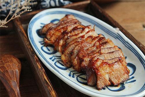 Mách chị em cách làm thịt áp chảo bằng nồi cơm điện đơn giản, mẹ chồng khó tính cũng phải "gật gù" khen ngon