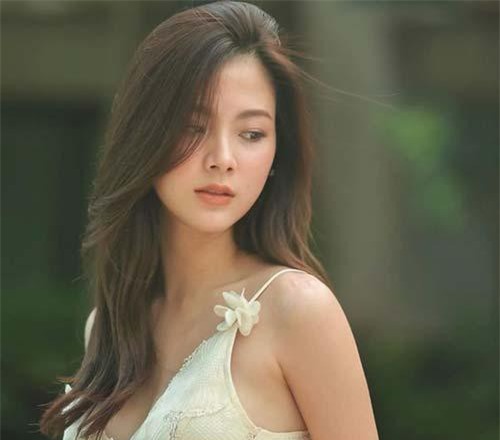 BTV Mai Ngọc VTV giống mỹ nhân phim Thái "Chiếc lá cuốn bay"