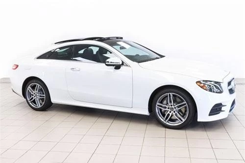 10. Mercedes-Benz E 450 Coupe 2020 (giá khởi điểm: 64.350 USD).