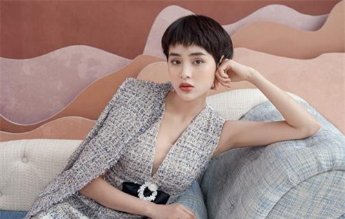 Sau nhiều lần bị tung nghi vấn hẹn hò với loạt trai đẹp Vbiz, cuối cùng Hiền Hồ cũng đã chịu lên tiếng