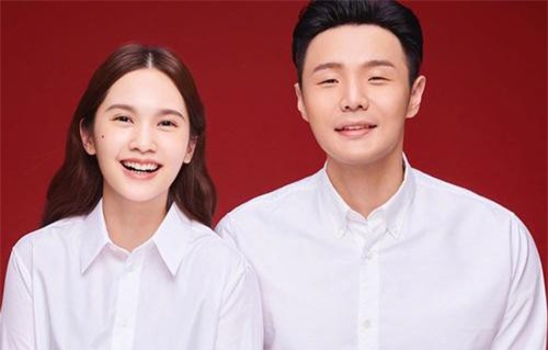 Cuối cùng "Giáo chủ khả ái" Dương Thừa Lâm đã chịu khoe ảnh kết hôn, cười tít mắt vì đã có người rước thật rồi