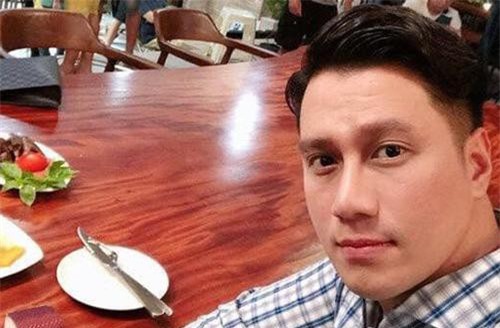 Việt Anh đăng ảnh quay đêm vẫn tươi rói nhưng cộng đồng mạng lại tập trung để ý chi tiết này trên gương mặt