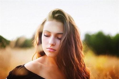 Đau đớn chứng kiến chồng đưa nhân tình về nhà 'vui vẻ'