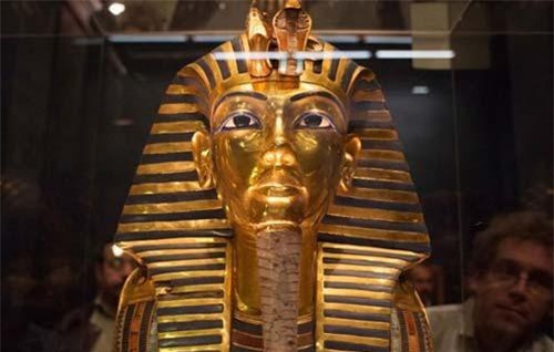 Kho báu khổng lồ trong lăng mộ của vua Tutankhamun