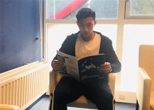 Thích nghi ở Heerenveen, Văn Hậu vừa cố học tiếng Anh, vừa thuê phiên dịch