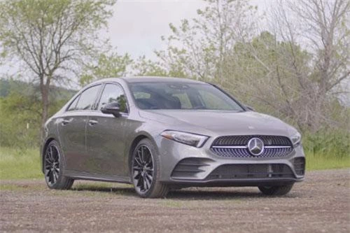 Mercedes-Benz A220 Sedan 2020 (giá khởi điểm: 32.800 USD).