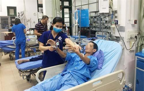 Bị loài rắn độc nhất hành tinh cắn nhưng không đi viện, người đàn ông nguy kịch