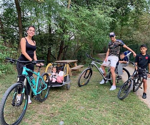 C. Ronaldo: 'Làm người nổi tiếng rất chán'