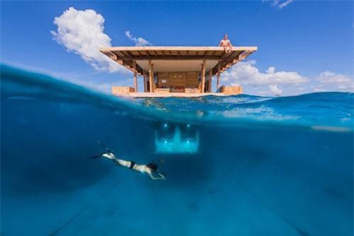 Khách sạn nửa nổi nửa chìm nằm giữa biển khơi
