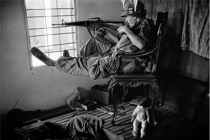 Lính Mỹ tại Sài Gòn năm 1968. Ảnh chụp của Philip Jones Griffiths.