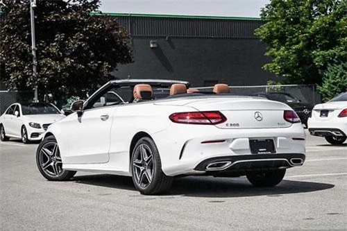 8. Mercedes-Benz C300 Cabriolet 2020 (giá khởi điểm: 53.950 USD).