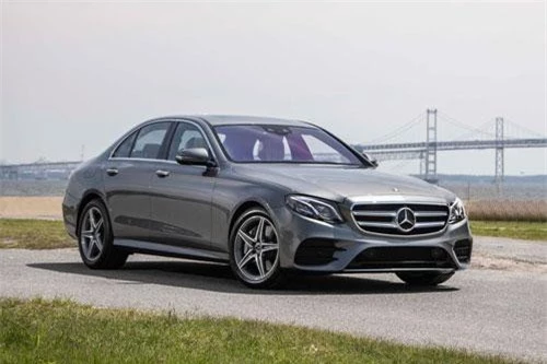 9. Mercedes-Benz E 350 Sedan 2020 (giá khởi điểm: 54.050 USD).