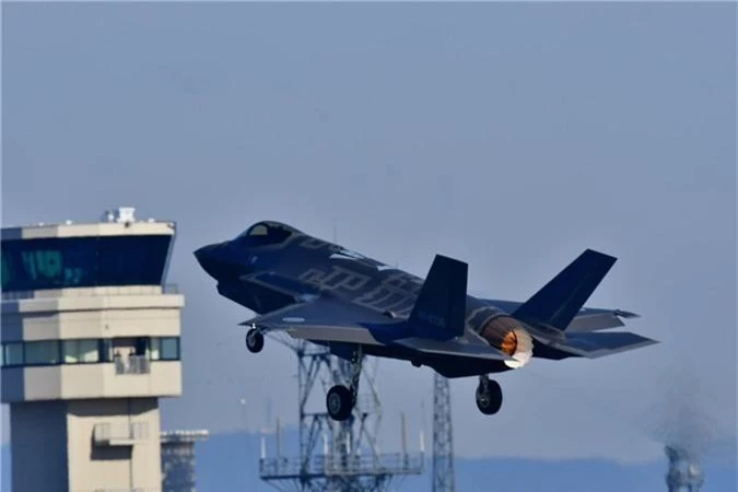 Ba Lan mua duoc F-35 tu My voi gia... dat gap doi quang cao-Hinh-9