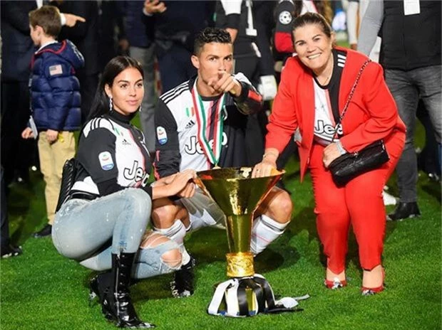 Siêu sao Juventus khẳng định sẽ cưới Georgina Rodriguez