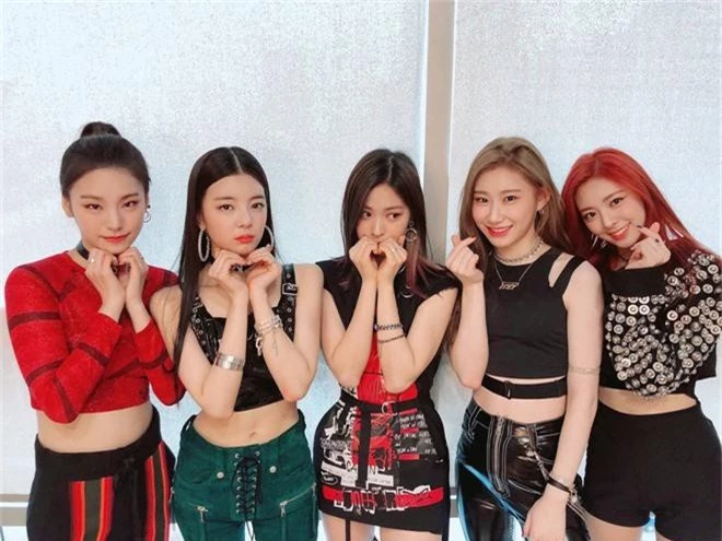 Lộ diện dàn idol nữ Kpop tham dự AAA 2019: BLACKPINK vắng mặt, TWICE, Red Velvet cùng loạt tân binh sừng sỏ sẽ đến Việt Nam! - Ảnh 5.