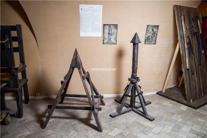 Rùng mình quái chiêu hành hình tử tù tàn ác nhất mọi thời đại - Hình 6 Rung minh quai chieu hanh hinh tu tu tan ac nhat moi thoi dai-Hinh-6