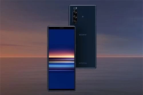 “Trái tim” của Sony Xperia 5 là vi xử lý Qualcomm Snapdragon 855 lõi 8 với xung nhịp tối đa 2,84 GHz, GPU Adreno 640. RAM 6 GB/ROM 128 GB, có khay cắm thẻ microSD với dung lượng tối đa 512 GB. Hệ điều hành Android 9.0 Pie.