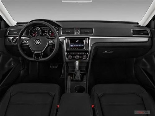 Mẫu xe Văn Hậu được cấp là Volkswagen Passat đời năm 2018. Ảnh: Người đưa tin.