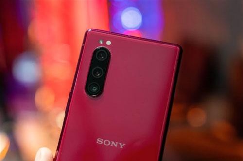 Cận cảnh smartphone chống nước, 3 camera sau, cấu hình ‘khủng’, giá hơn 20 triệu