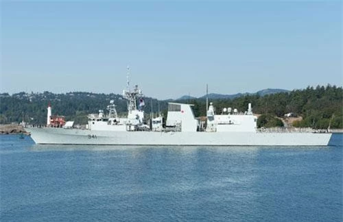 Chiến hạm Canada hướng về phía Nam và kích hoạt hệ thống nhận dạng tự động nhằm đảm bảo không bị ngăn cản trong quá trình di chuyển, Cơ quan phòng vệ Đài Loan cho biết trong một tuyên bố hôm 10/9.