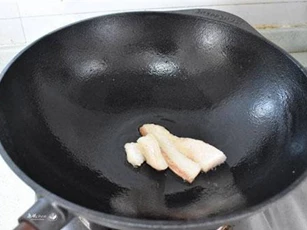 Thả thứ này vào chảo bất kỳ món ăn nào cũng được chiên giòn tan, thơm nứt không cần chảo chống dính