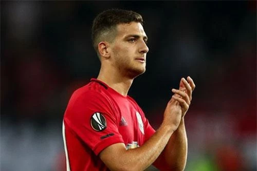 Hậu vệ phải: Diogo Dalot (M.U).