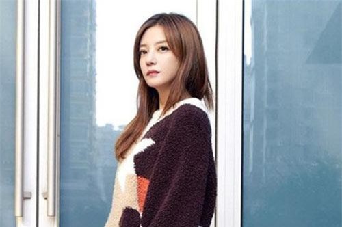 Triệu Vy cũng đi bán hàng online vì chồng phá sản?