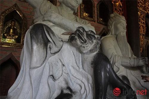 Kỳ cục tượng phật hai màu ở chùa Bái Đính