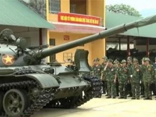 T-62 qua mặt cả T-72 nhờ đạn xuyên đặc biệt của Pháp