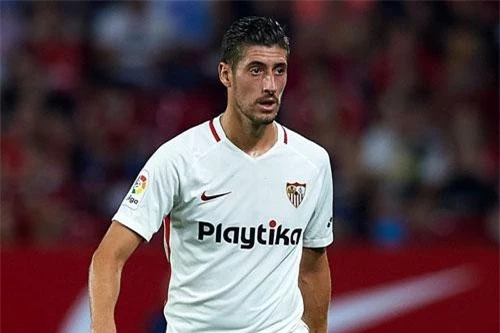 Hậu vệ trái: Sergio Escudero (Sevilla).