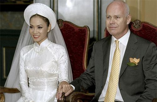 Công bố ảnh cưới như mơ với chồng Tây, Thu Minh xúc động kể chuyện nhà chồng khen mình đẹp nhất