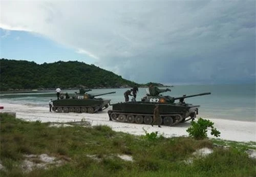 Xe tăng lội nước Type 63 (K-63-85) của Hải quân đánh bộ Việt Nam. Ảnh: Quân đội nhân dân.
