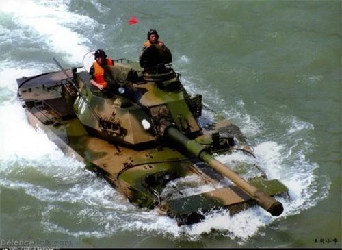 Xe tăng lội nước Type 63A trong trạng thái bơi. Ảnh: Defence Talk.