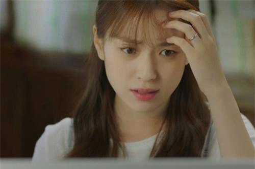 Thấy vợ bị mẹ mắng sa sả vì cuối tuần mà ngủ dậy muộn, chồng tôi liền nói một câu khiến bà ngớ người