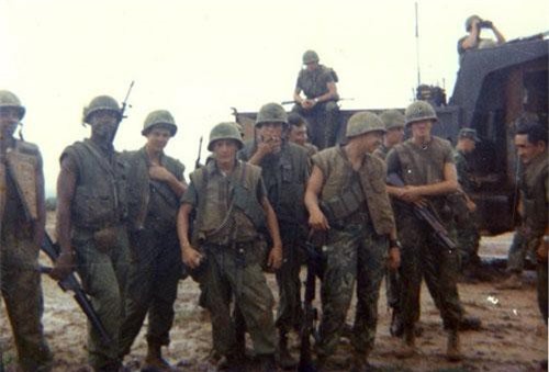 Chiến tranh Việt Nam khốc liệt và những bức ảnh màu mãi không quên