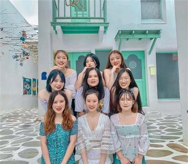 Hot girl 7 thứ tiếng Khánh Vy kể chuyện đi đu đưa cùng hội bạn thân ở Thái Lan: Lúc đi hết mình lúc về ngủ ngoài đường! - Ảnh 2.