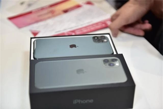 IPhone 11 xách tay đã cập bến Hà Nội, giá trên 40 triệu đồng - 2