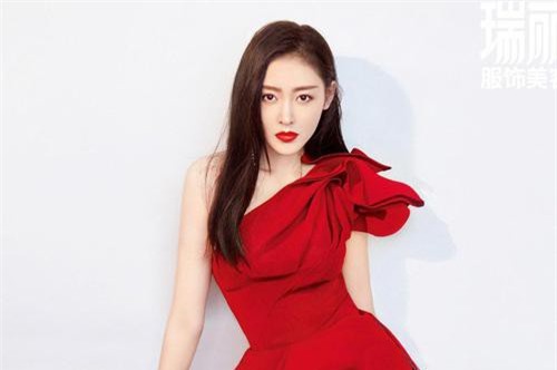 "Thái tử phi" Trương Thiên Ái tái xuất bằng loạt ảnh sành điệu kiêu sa hết cỡ