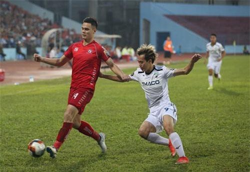 Hat-trick của Minh Vương giúp HAGL sáng cửa trụ hạng