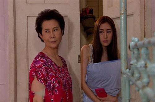 Bồ ôm bầu đến nhà ăn vạ, mẹ chồng "ra chiêu" khiến cô ta hết hồn bỏ chạy