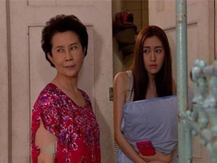 Bồ ôm bầu đến nhà ăn vạ, mẹ chồng "ra chiêu" khiến cô ta hết hồn bỏ chạy