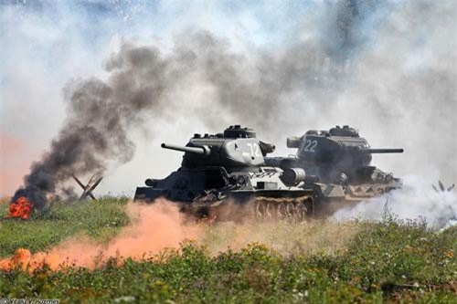 Dàn xe tăng Nga mua từ Lào được tân trang, mang ra trình diễn