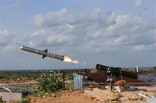 Ấn Độ thử nghiệm thành công hệ thống tên lửa chống tăng có điều khiển