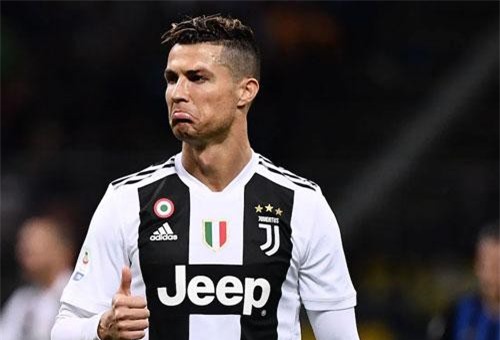 18 câu chuyện làm thay đổi suy nghĩ của bạn về Cristiano Ronaldo