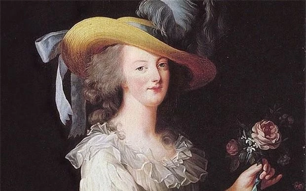 7. Hoàng hậu của vua Louis XVI nổi tiếng về…? Marie Antoinette là phụ nữ gây nhiều tranh cãi trong lịch sử phong kiến châu Âu. Bà có sắc đẹp, nhiều tai tiếng, bị dân chúng Pháp oán ghét. Sau khi vua Louis XVI bị xử tử, Marie Antoinette cũng bị xét xử vì tội phản cách mạng.