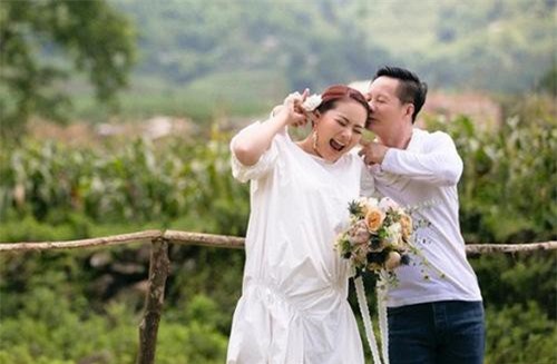 "Nhá hàng" lung linh nhưng cuối cùng Phan Như Thảo lại tung bộ ảnh cưới đơn giản đến bất ngờ